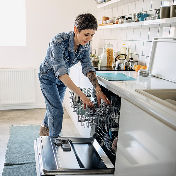 Comment nettoyer son lave-vaiselle : les clés d'un nettoyage efficace